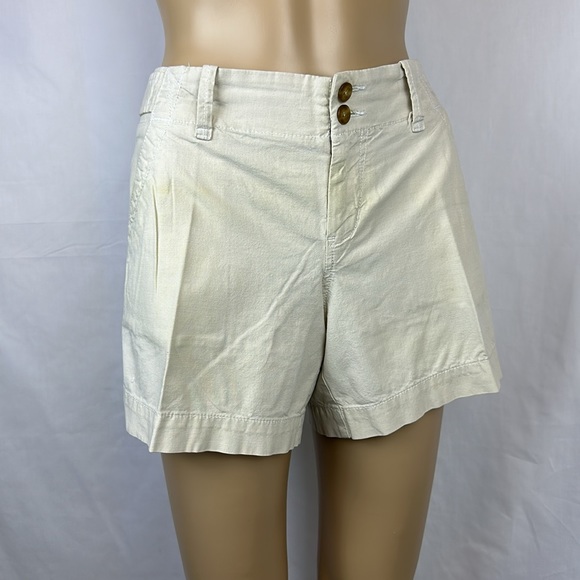 Old Navy Khaki Tan Shorts. Size 8. - Picture 1 of 10